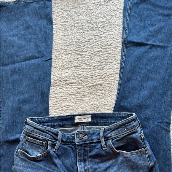 NWOT Abercrombie & Fitch Ultra High Rise Stretch Flare Jeans. SOLD OUT ON SITE. - Picture 6 of 8